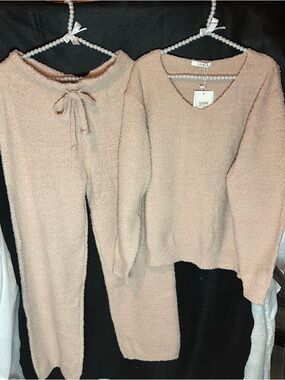 Women's Plush V-Neck Sweater Set - Light Blush/Mocha